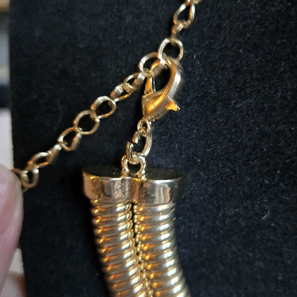Gold costume large flexible statement necklace 18" adjustable - Picture 7 of 7